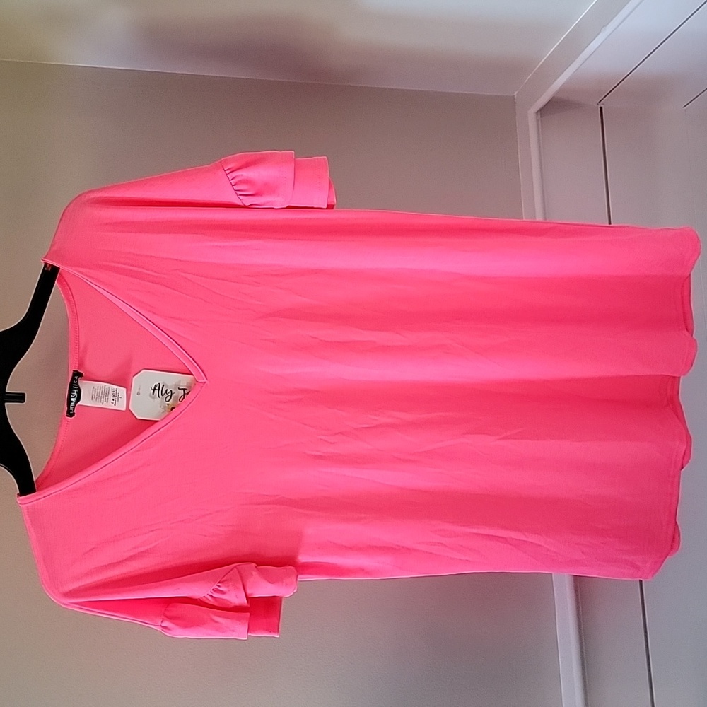 Heimish neon pink top
